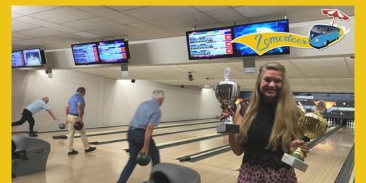 Sjoerd van RTV Rijnmond op de baan met internationaal bowlingtalent Lizzy (16)
